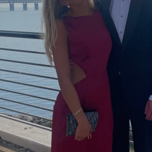 Balklänning  - Röd från by malina 