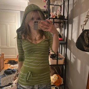 Abercrombie and fitch hoodie - Super fin tight hoodie med ur rigning och en rosett på sidan❤️