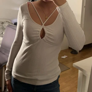 Snygg topp - Jätte fin tröja från H&M, i gott skick även fast den använts flertal gånger❤️