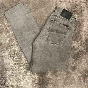 Nudie jeans 27/30 - Säljer nu dessa sjukt snygga Jeans från Nudie i storlek 27/30 ,Skick 9/10, inga defekter. Pris: 299 kr, kan diskuteras vid  affär!