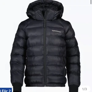 Peak performance vinterjacka - säljer nu min vinterjacka då jag köpt en annan. Den är köpt för 1 år sen för 2099 och är i super bra skick! Storlek 170 men sitter perfekt på mig som har vanligtvis har s💗💗