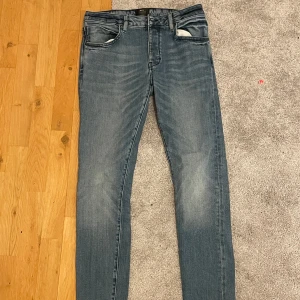Iggy Ljus Blå Jeans - Oanvända, köpt på Carlings. Nypris: 1400