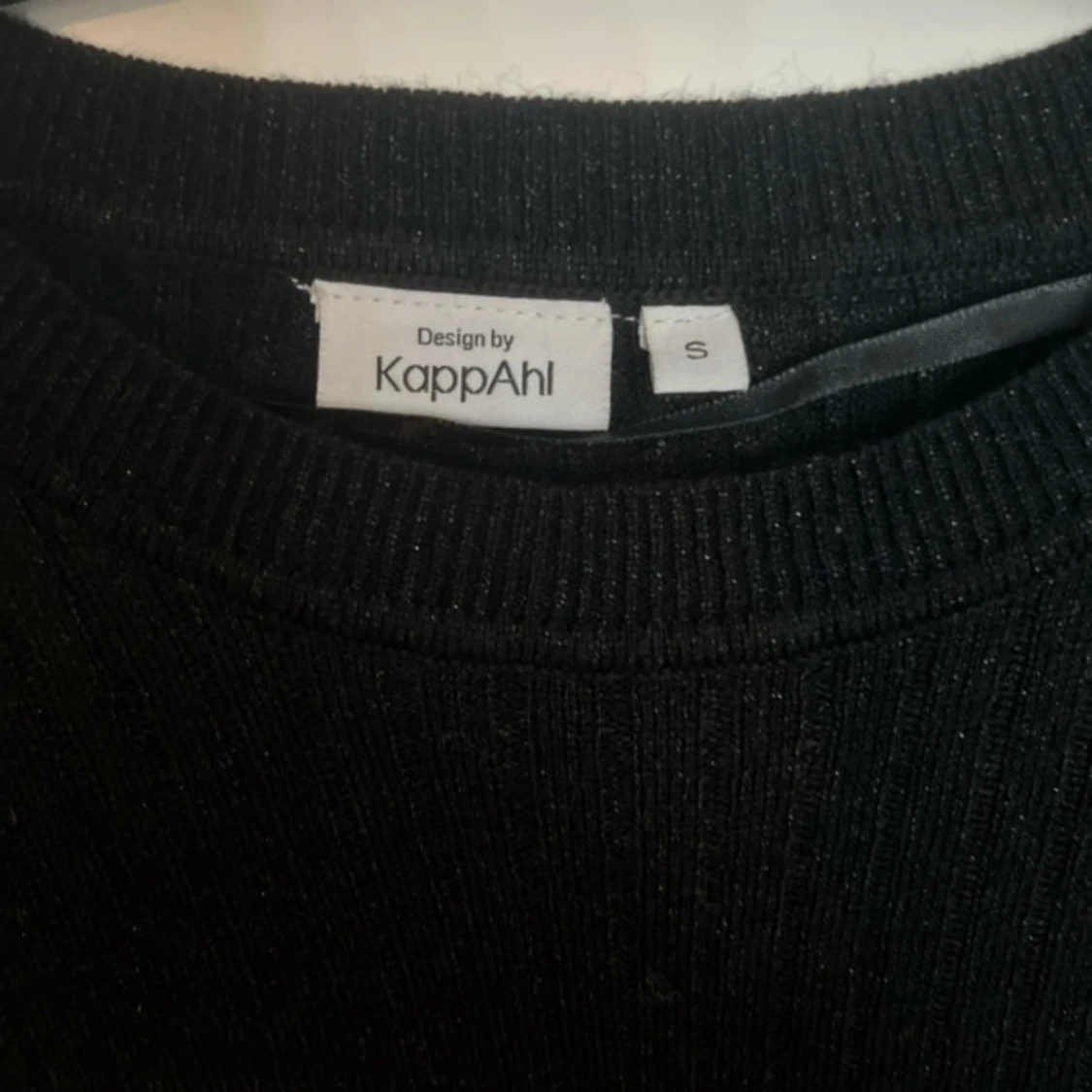 Svart/glittrig tröja  - 91