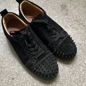 Christian Louboutin - Ok skick utan låda vet ej om äkta 