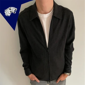 STICKAD MASSIMO DUTTI TÖRJA - Stickad Massimo Dutti tröja | Skick: 9/10 | Strl M | Modellen är 182 cm | Hör av dig om du undrar någonting!