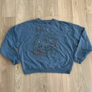 Vintage sweatshirt - Skulle säga att storleken passar m💕