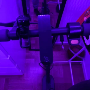 Elscooter xoami essetial  - haft 1 år och använder inte ofta laddare ingår 