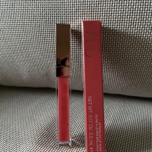 NARS Afterglow Lip Shine - Egoiste - Skriv till mig innan du köper för jag har även lagt ut annonsen på en annan sida. Har bara swatchat en gång