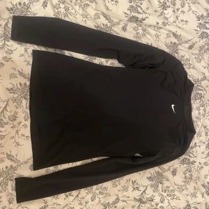 Nike - Tränings tröja från Nike. Använd en gån ny skick 😊