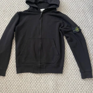 Stone island tröja storlek s - Säljer stone island tröja i storlek s. Skick 9/10 köpt för 3500 säljer för 1000