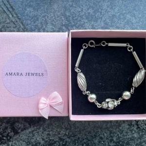 Armband - Trendigt armband med detaljer