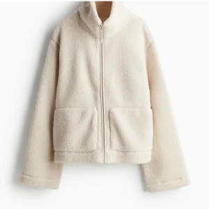 Teddy jacja - Helt ny Teddy jacka! Storlek L men passar mig som har S