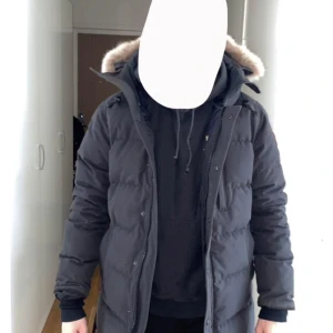 Jacka - Äkta canada goose jacka  Köptes för ca 4 år sedan 