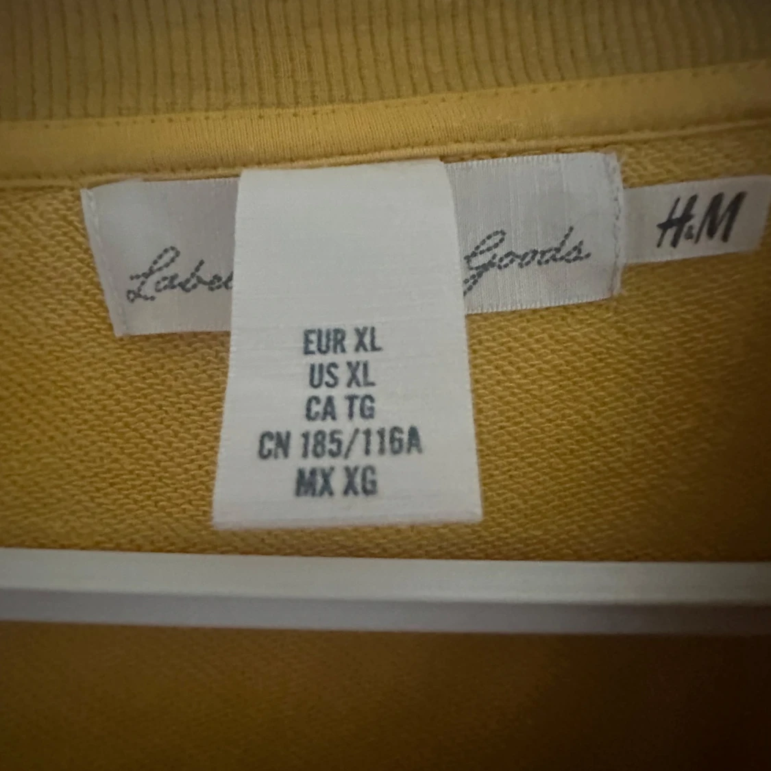 Gul croppad tröja från H&M - 90