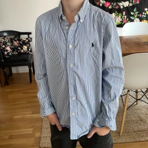 Raph lauren - Grisch, stockholmstil, laid back, kvaliten är precis som nu bara andvend 2-4 gånger