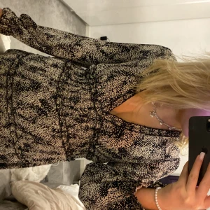 Klänning  - Säljer min fina klänning ifrån kilky Paris i storlek s/m. Pris kan diskuteras 💞