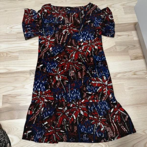 Klänning - Klänning som använts en gång. Är i bra skick