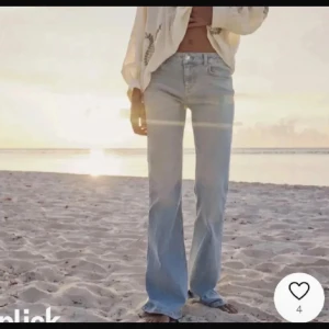 jeans Zara  - full längd på benen, lappen är kvar o allt, passade inte mig tyvärr  modellen ” mid rise bootcut ” 