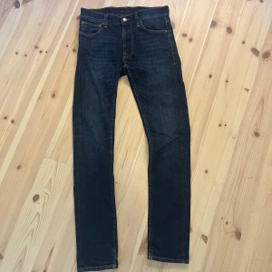 Nudie lean dean  - Ett par nudie jeans knappt använda då dom är lite små för mig storlek 27 32
