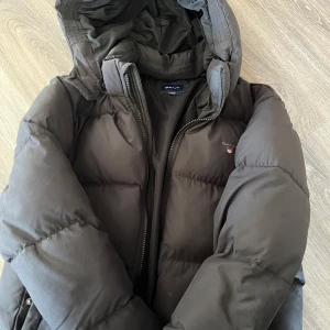 Gant dunjacka  - Strl 146/152 Gant dunjacka i fint skick. Använd en säsong. 