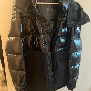 Moose knuckles jacka strl L - Tjena! Säljer nu min Moose knuckles jacka använts 3-4 gånger Max den är som ny. Köpare betalar frakt. 