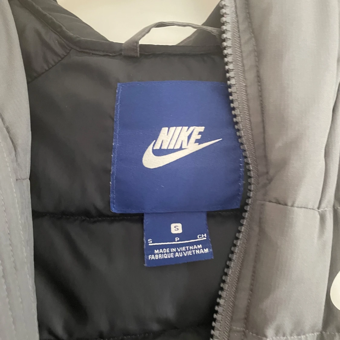 Grå dunväst från Nike - 91