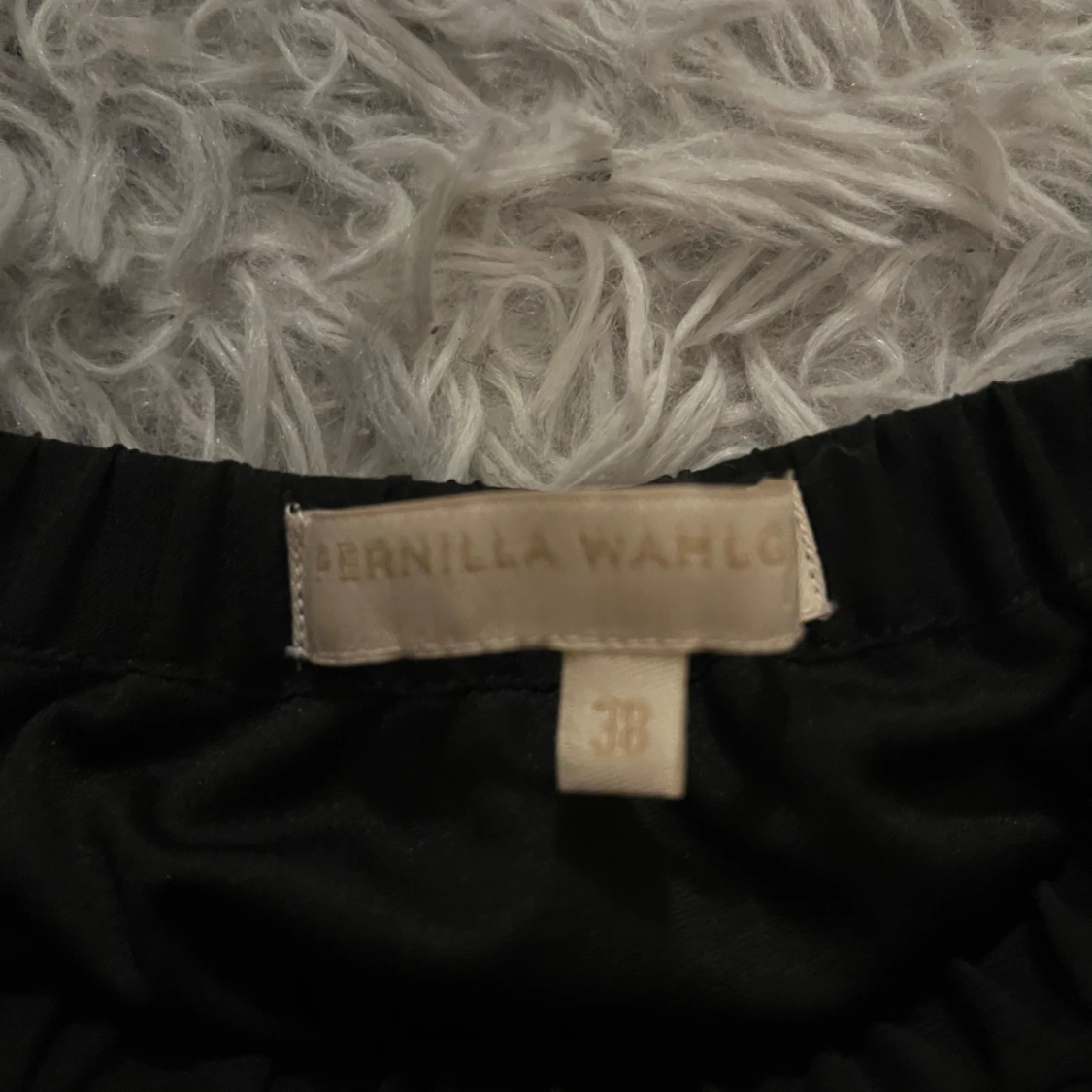 Svart kjol från Pernilla Wahlgren - 90