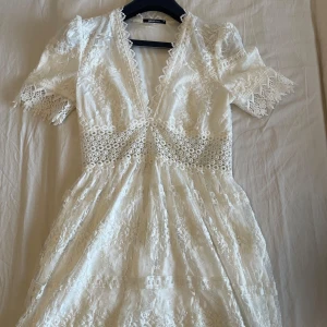 Studentklänning  - Oanvänd student klänning från Gina 