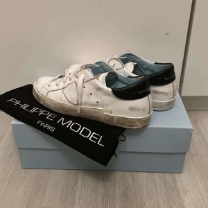 Philippe model  - Tjena säljer dessa Philippe model dojjorna, skick 7,5/10 🙌 hör av er vid funderingar 🙂