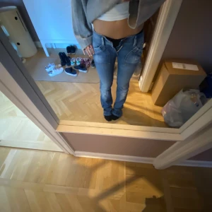 Disel jeans - Lågmidjade bootcut jeans som tyvärr är för små för mig.