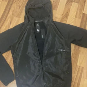 Sail racing windbreaker - Sail racing windbreaker. Aldrig andvänd, tag och allt finns kvar. Pris kan diskuteras🤗