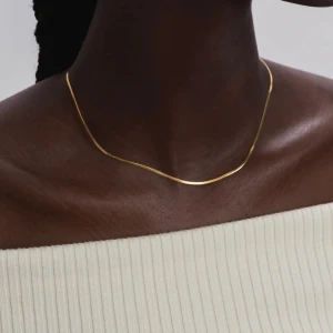 Halsband, Syster P - Ett guld halsband från Syster P. Aldrig använt, nypris 899kr.💕