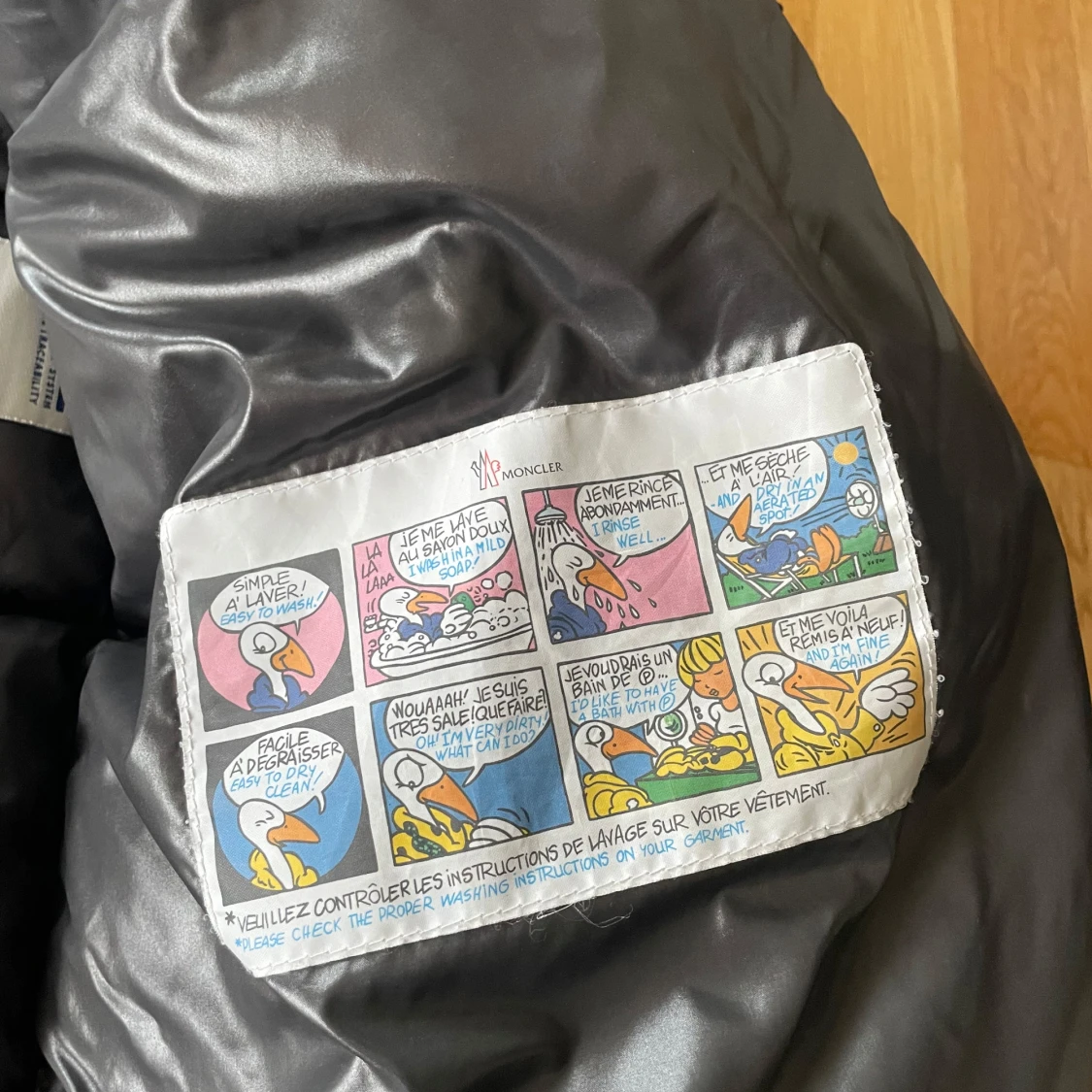 Moncler Maya SVART Size 4 (L) - 93