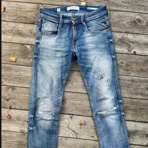 Replay Jeans - Säljer dessa otroligt feta Limited edition Replay Anbass, Storlek 27/30, Riktigt bra skick 9,5/10 (se bilder!), Kom privat för fler bilder/frågor! Skickar inom 24h!