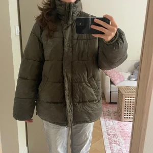 Vinterjacka - As snygg vinterjacka i olivgrön färg 💕Carin Wester 