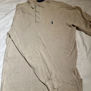 Ralph Lauren Långärmad piké M - ~Storlek M ~Bra skick  ~Äldre taggen  Det är bara att du höra av dig!