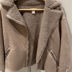 Jakke  - Det er bare å sende melding hvis du skulle ville ha flere bilder eller lurer på noe!🥰