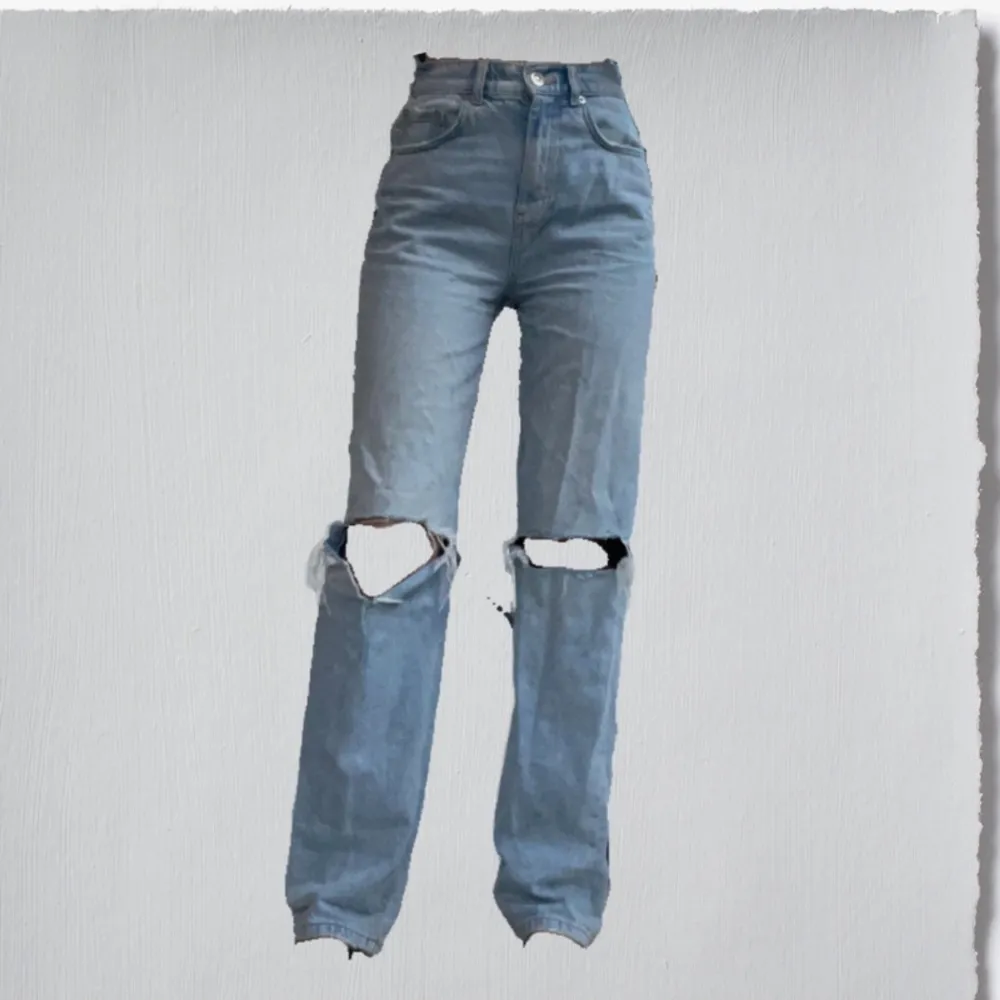 blå jeans med slitningar, fint skick. Jeans & Byxor.