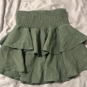 Kjol - En kjol från SHEIN men funkar jättefint som en topp också. Oanvänd.