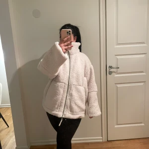 Teddy jacka HM - Virala Teddy jackan från HM Prislapp kvar.  