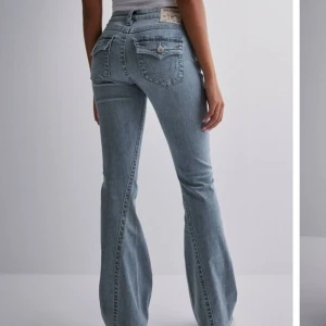 True religion jeans  - Super snygga nästan helt oanvända jeans från true religion i modelle joey. Kommer tyvärr inte till användning, nypris 1300