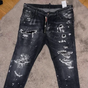Dsquared2 jeans - Säljer mina nya gråa dsquared2 jeans
