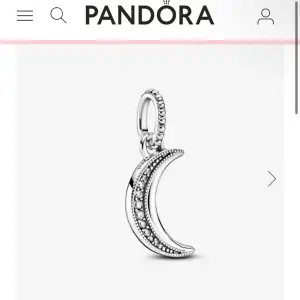 Pandora Hängsmycke med glittrande halvmåne 925 sterlingsilver. Köpt från Pandora för 449 kr.