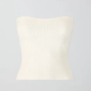 gina tubetop - trendig slutsold gina tubetop, jävligt snygg och formgivande, passar båda till vardags och fest. jätteskönt material och använd ett fåtal gånger så inga deffekter.🫶🫶