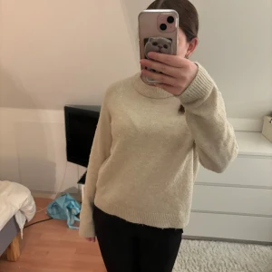 Stickad tröja - Strl s, bra skick