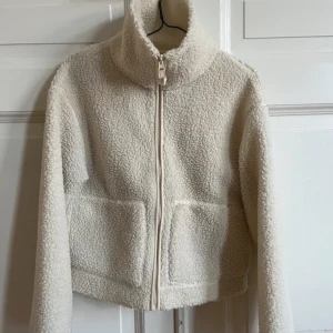 Teddy jacka - Fin slutsåld HM Teddy jacka i nyskick!