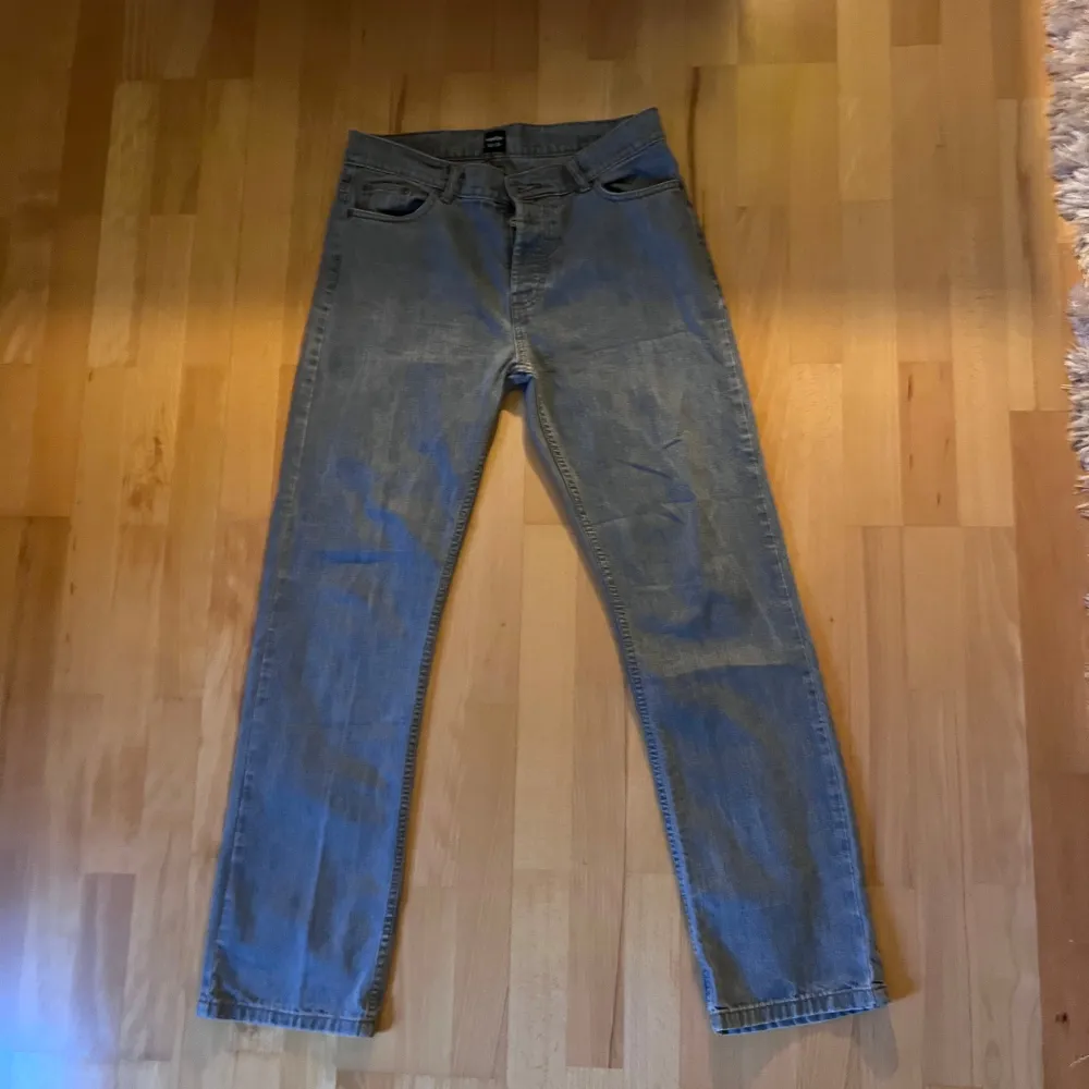  Monten jeans | Snygg byxa i lite vidare passform liknande Levis 506  Strl är 32/32 och har grymt bra passform!   Har sparsamt använts och är i bra skick  . Jeans & Byxor.