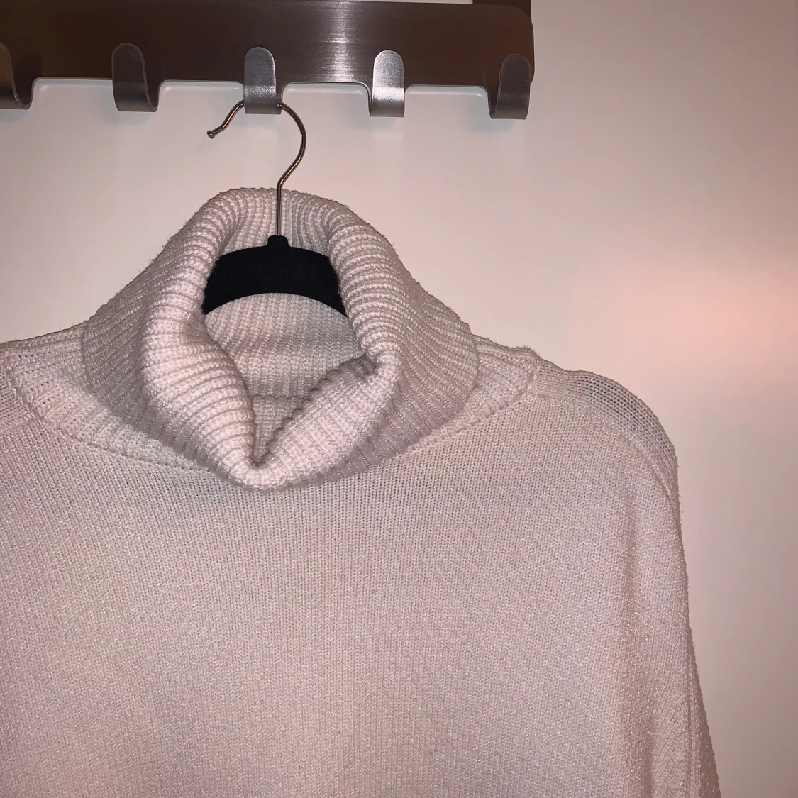 Beige stickad polotröja - 90