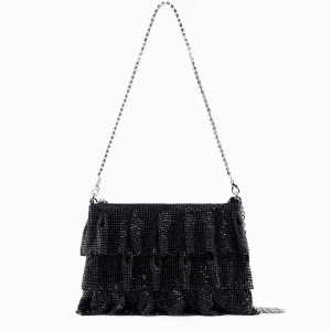 Zara väska - Köpt förra året så finns inte längre att hitta🤍 nypris 699 kr, säljer för 399 kr. Väldigt sparsamt använd. Kan skicka fler bilder om de skulle önskas🫶🏼