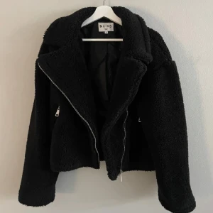 Gosig jacka  - Supermysig jacka från NAKD. Endast använd ett fåtal gånger.